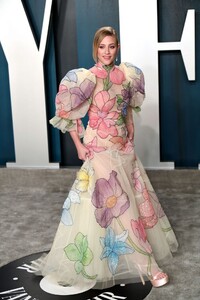 lili-reinhart-vanity-fair-oscar-party-2020-6.jpg