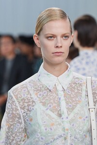 loewe_0071.thumb.jpg.9b52ee22e4525758023f3692567e9a97.jpg
