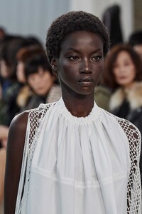 loewe_0130.thumb.jpg.eef32a53027c2da1078ec4910fb23022.jpg