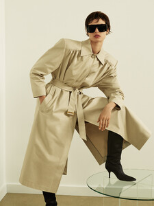 magda-butrym-rtw-fall-2020-pfw-04.thumb.jpg.6aa0653a90991c589fa3498f6ccec89c.jpg