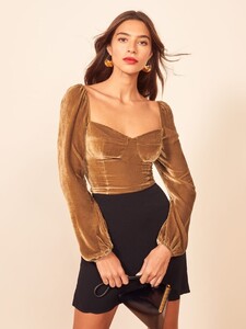 mallory-top-reyes-1.thumb.jpg.de35ede0f728bba63e2090b247b7b19c.jpg