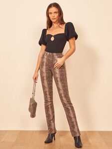 mallow-top-black-3.thumb.jpg.c310aab668bd366bdab8cc5f0b91776c.jpg