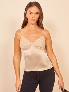 malva-top-ivory-4.thumb.jpg.5f926926eb47f6acdfd1e46a7a7c8434.jpg