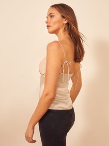 malva-top-ivory-5.thumb.jpg.a7e2ae21b24a8a108c5ae15ce3e34bcf.jpg