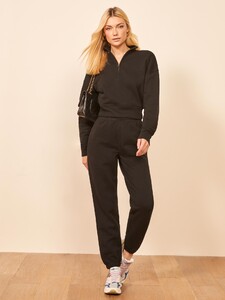 marla-zip-sweatshirt-black-2.thumb.jpg.d8638969333ff0a14a7e119e44674a16.jpg