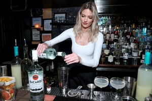 martha-hunt-bacardi-employees-go-back-to-the-bar-to-spark-conversations-in-nyc-02-06-2020-7.jpg
