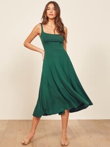 mary-dress-emerald-3.thumb.jpg.530371353e95895eb257c1b8886afc9c.jpg