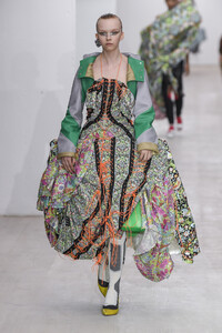 matty_bovan_show_runway_rtw_spring20_ars_488(1).thumb.jpg.de8948da0cbf60000a3f86a43fdf2914.jpg