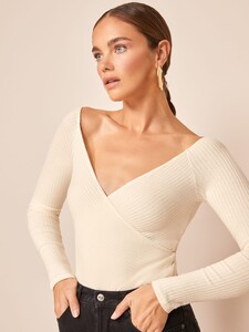 minnie-top-ivory-1.thumb.jpg.72faa6e98a9a6677e388524ea3091eb6.jpg