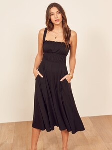 miranda-dress-black-4.thumb.jpg.2971ab8f105087b62793b8ab3e0758c4.jpg