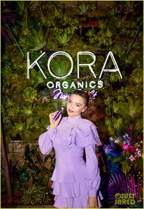 miranda-kerr-kora-organics-party-pics-05.thumb.jpg.ebfc18dcde484dc0febd9cbcf3f80c63.jpg