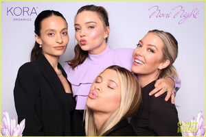 miranda-kerr-kora-organics-party-pics-57.thumb.jpg.154efe8655b5e4e66cd583fde39f4210.jpg