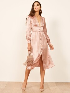 nicola-dress-blush-1.thumb.jpg.2218498b47b355b6c445da853508c46d.jpg