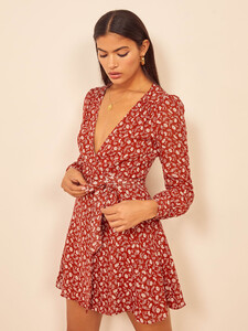 offset-dress-francesca-1.thumb.jpg.03a38016c4f2242f1b8759cc40636a3f.jpg