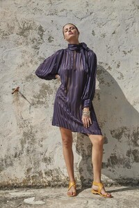 olie-dress-920468_600x.thumb.jpg.7233d6451523f07f9d23a00c6a0dd3b4.jpg