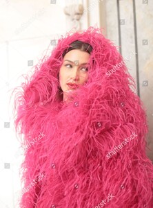 oscar-de-la-renta-show-backstage-fall-winter-2020-new-york-fashion-week-usa-shutterstock-editorial-10552664f.thumb.jpg.336ae2ec60d4f845ad566d33c3d7a0b0.jpg