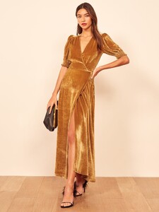 peonie-dress-gold-2.thumb.jpg.919886ab547cd968223377445ebf820f.jpg