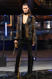 philipp_plein_rtw_fall_2020_runway_gg_004.thumb.jpg.827d15e4350e255e51e236f939c8ce91.jpg