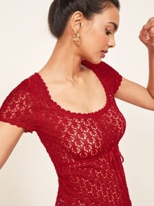 polka-top-lipstick-1.thumb.jpg.414594fcf41ebc82e554f93b3f869b68.jpg