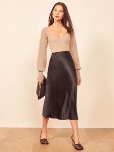 pratt-skirt-black-1.thumb.jpg.d15b74baaae1b22bb18e7c669192ff73.jpg