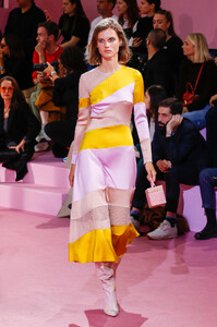 ralph-russo-rtw-spring-2020-paris-fashion-week-pfw043-1.thumb.jpg.79c4260f70bb35d469feb2b6dc0fbb0a.jpg