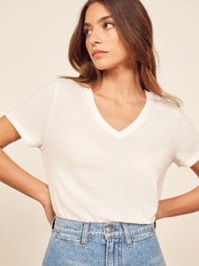 relaxed-v-neck-tee-white-4.thumb.jpg.b17041a9fe8cbd4c1f9b729b25d72ec0.jpg