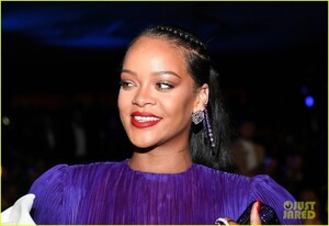 rihanna-accepting-presidents-award-nacp-image-awards-07.jpg