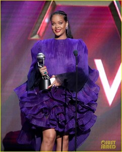 rihanna-accepting-presidents-award-nacp-image-awards-10.jpg