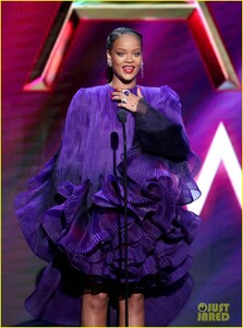 rihanna-accepting-presidents-award-nacp-image-awards-11.jpg