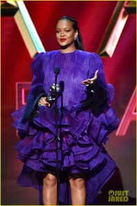 rihanna-accepting-presidents-award-nacp-image-awards-12.jpg