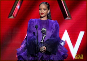 rihanna-accepting-presidents-award-nacp-image-awards-14.jpg