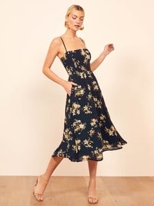 rosehip-dress-yolanda-1.thumb.jpg.cf9645b5ce3772b0149cabdccd11d649.jpg