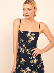 rosehip-dress-yolanda-2.thumb.jpg.a46a3d62a8f7cafd20b16074419ceffd.jpg