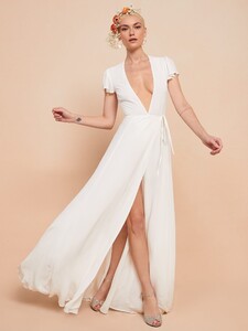 rosey-dress-ivory-1.thumb.jpg.1c034bf7cb1d9a621d2dea15a5f8d696.jpg