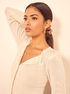 sara-sweater-ivory-4.thumb.jpg.d1140e347dc43fa17655ca6be61b3512.jpg