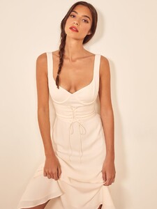 sigrid-dress-ivory-1.thumb.jpg.e57d8a82495845d78e988dae53786b5d.jpg