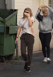sofia-richie-in-casual-outfit-02-13-2020-3.jpg