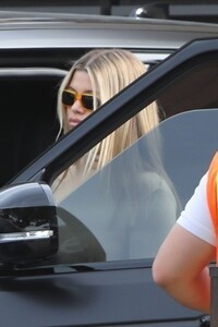 sofia-richie-nobu-in-malibu-01-30-2020-2.jpg