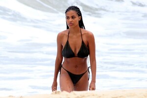 tina-kunakey-in-a-bikini-beach-in-rio-de-janeiro-02-21-2020-4.jpg