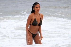 tina-kunakey-in-a-bikini-beach-in-rio-de-janeiro-02-21-2020-7.jpg