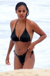 tina-kunakey-in-a-bikini-beach-in-rio-de-janeiro-02-21-2020-9.jpg