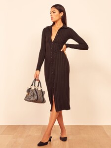 val-dress-black-4.thumb.jpg.00315cf0a8447fc957fbd4dc1de55a16.jpg