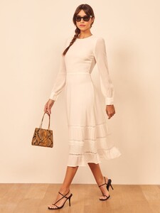 valerie-dress-ivory-3.thumb.jpg.e0bf59247e9afe4ad7fbba67c9c938b2.jpg