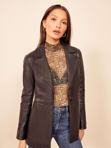 veda-bowery-leather-blazer-black-1.thumb.jpg.afc7388d9e28b44c5dba2d1cc8beabe5.jpg