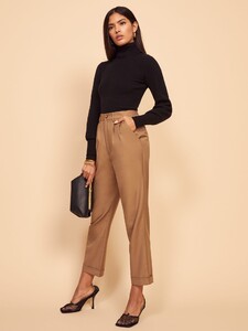 victoria-sweater-black-3.thumb.jpg.43eca34a3bb1ee461a379ecfb67f7d52.jpg