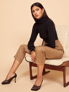 victoria-sweater-black-5.thumb.jpg.e9db4b8292181e34d5ec271fba4f73ac.jpg