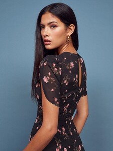 violette-dress-romy-3.thumb.jpg.d44b1ad6b799f5cf7f5039cfe76525aa.jpg