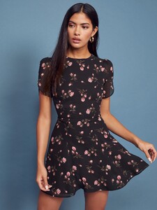 violette-dress-romy-4.thumb.jpg.253910e330a43eae7cc6c55ecce2e1b9.jpg