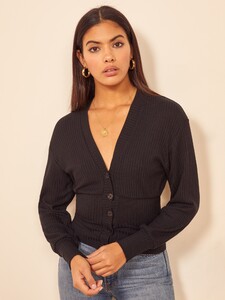vitalia-top-black-1.thumb.jpg.b1902bc12a4588caac6b665bf4b754b0.jpg