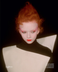 vogue-czech_nov19_lily_guillaume-roemaet_jimi-urquiaga2ae0d179e470108811eb87f0b194b79c19_thumb.thumb.jpg.0221f1976fe03f38093248f9b5c9dcc1.jpg
